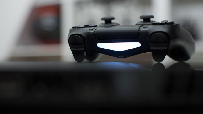 PS4 Slim vendría con un nuevo diseño de Dualshock 4