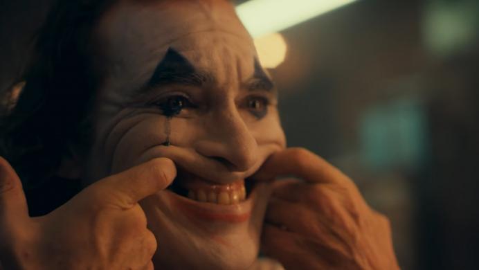 Joaquin Phoenix demuestra que tiene madera para el Joker en su primer tráiler